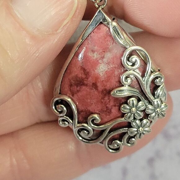 Norwegian Thulite Solitare Pendant - Picture 2 of 10